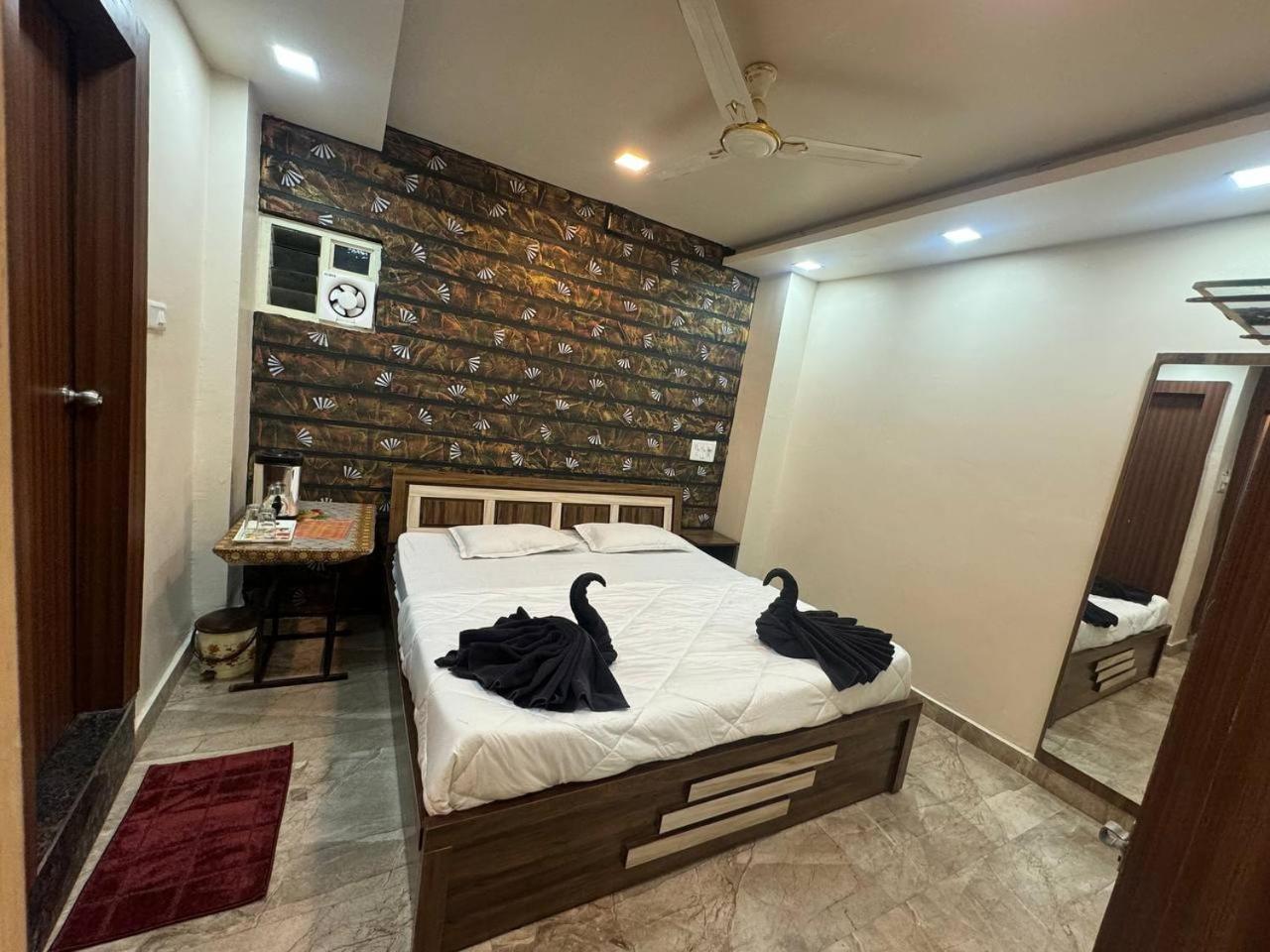 Hotel Shreeji Residency Pachmarhī Екстериор снимка