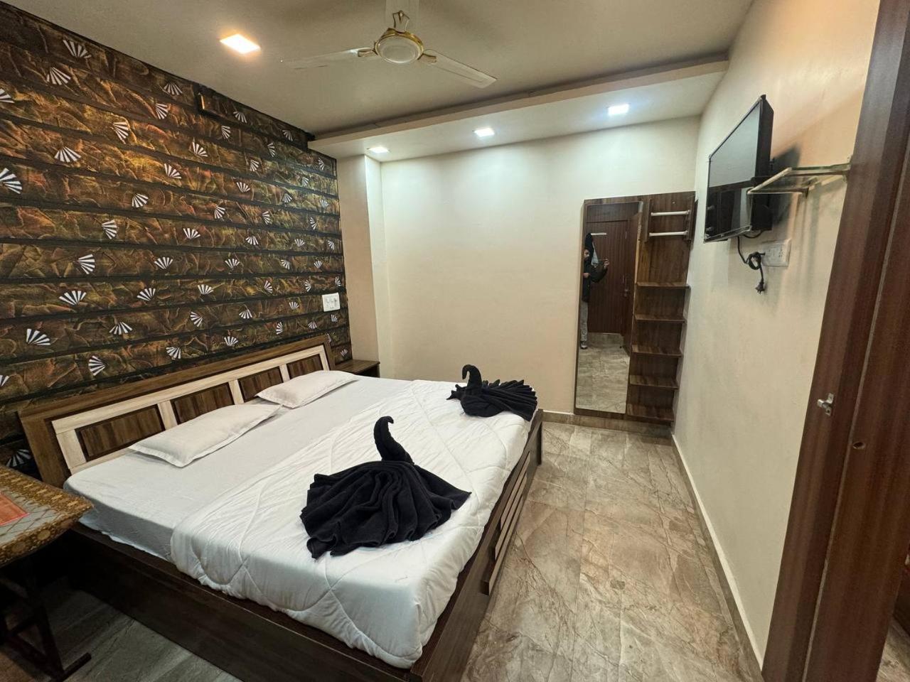 Hotel Shreeji Residency Pachmarhī Екстериор снимка
